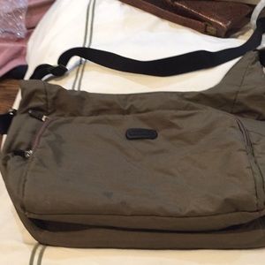 Bagallini purse cross body